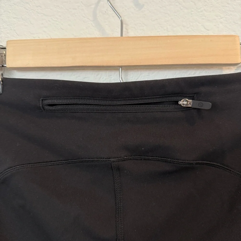 Lululemon- Speed Up Crop *21 Inseam - Size 6